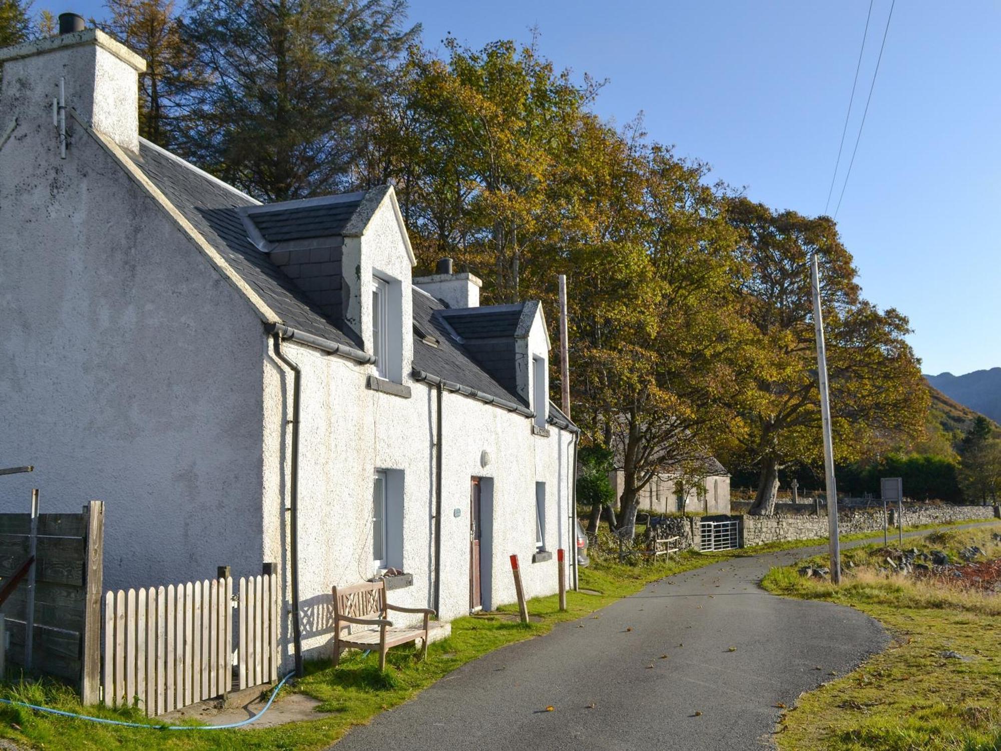 Shore Cottage Arnisdale Esterno foto